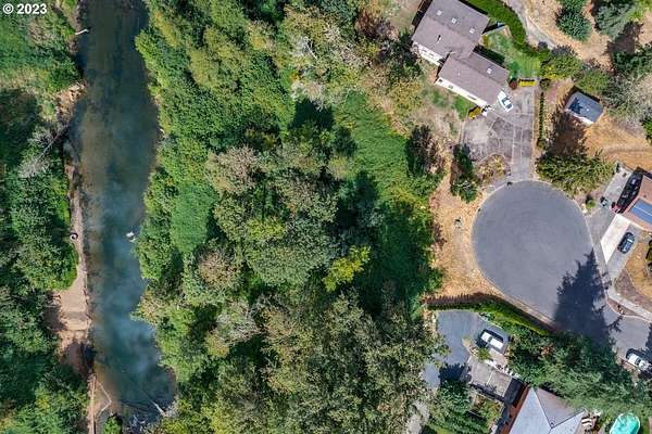 0.93 Acres of Residential Land for Sale in McMinnville, Oregon