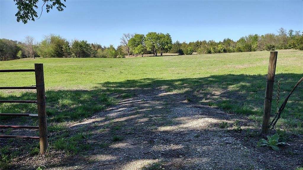 10 Acres of Land for Sale in Bonham, Texas