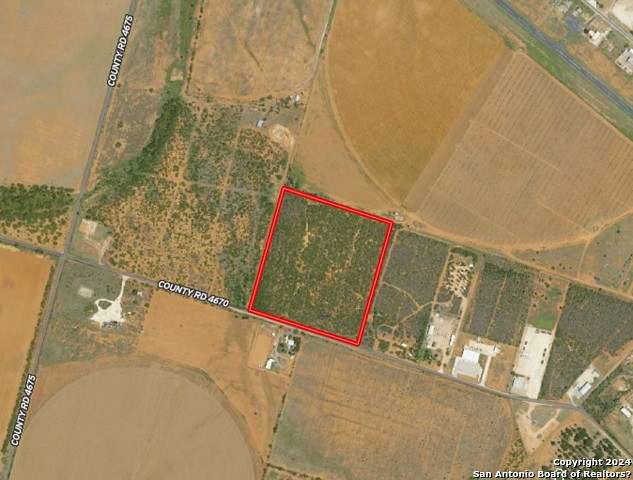 28.418 Acres of Commercial Land for Sale in Dilley, Texas