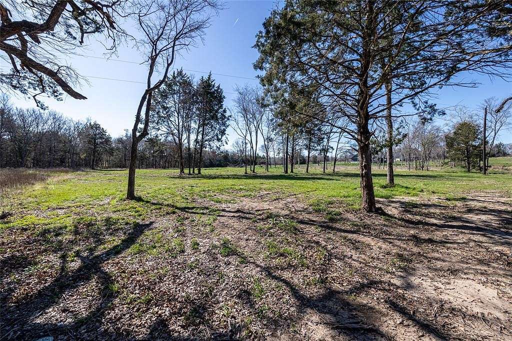 2.9 Acres of Residential Land for Sale in Corsicana, Texas