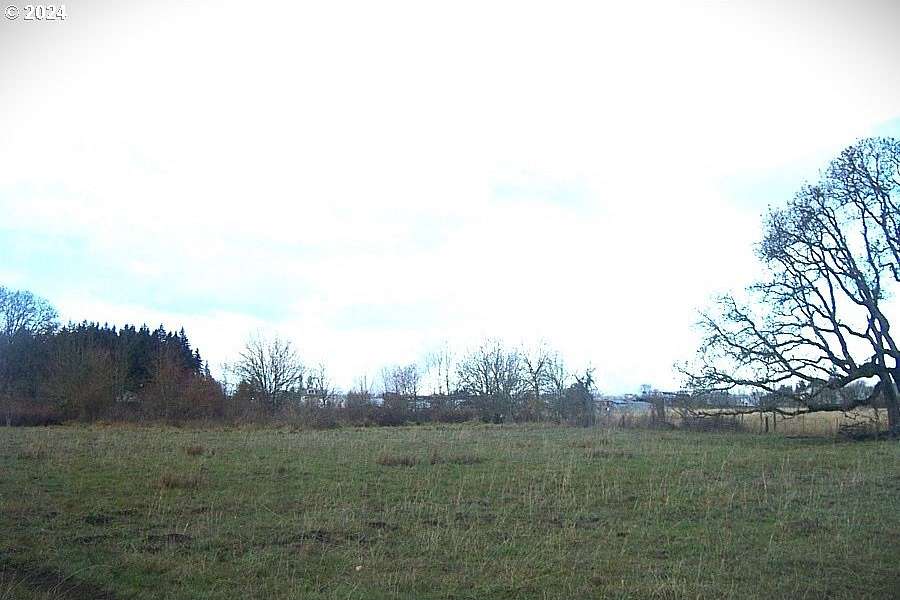 12 Acres of Land for Sale in Molalla, Oregon