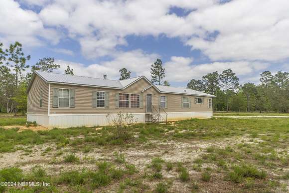 4.5 Acres of Residential Land with Home for Sale in Palatka, Florida