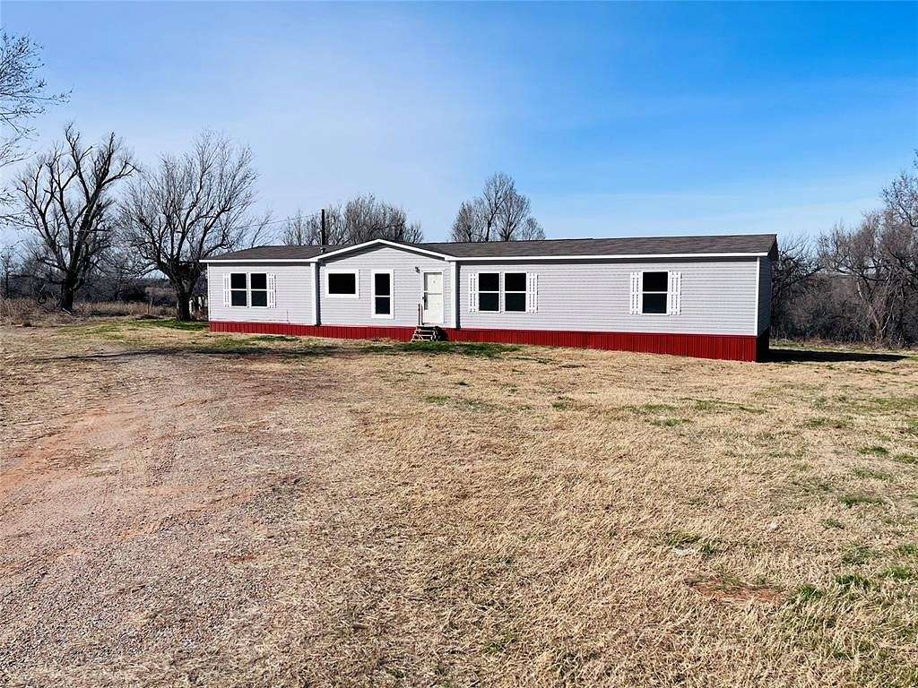 2.01 Acres of Residential Land with Home for Sale in Calumet, Oklahoma