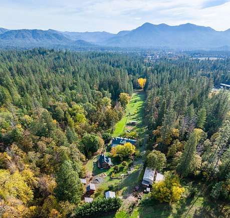 24.3 Acres of Land with Home for Sale in Rogue River, Oregon