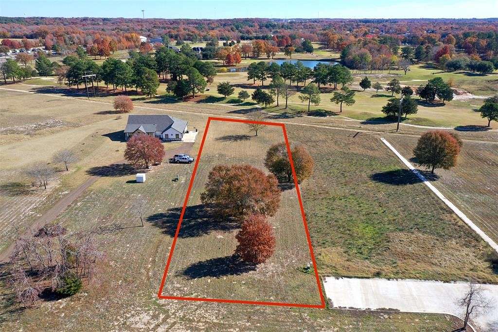 1.1 Acres of Residential Land for Sale in Lindale, Texas