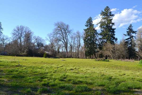 2.63 Acres of Residential Land for Sale in Grants Pass, Oregon