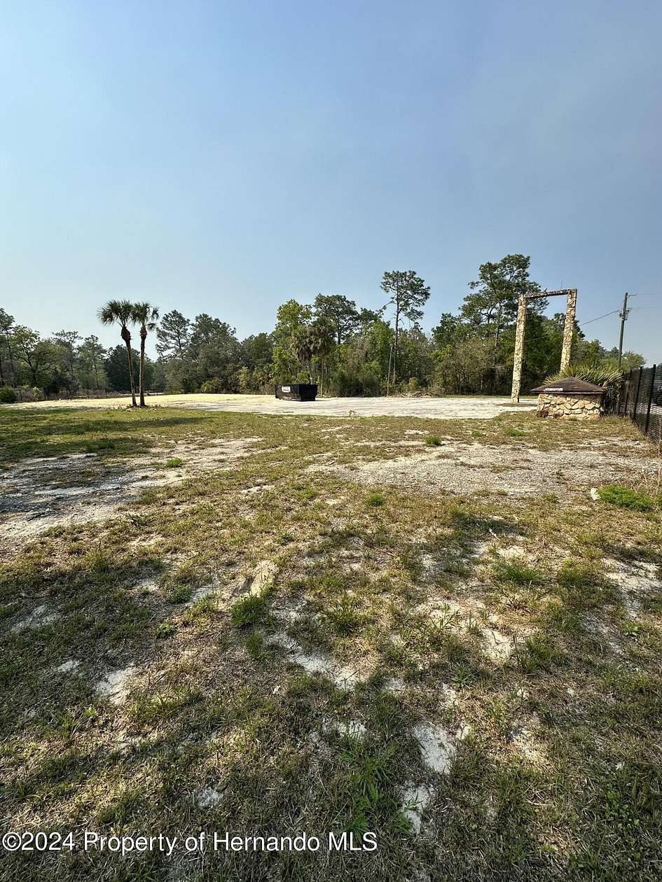 0.92 Acres of Mixed-Use Land for Sale in Weeki Wachee, Florida