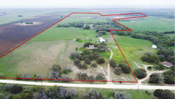 105 Acres of Land with Home for Sale in Jonesboro, Texas
