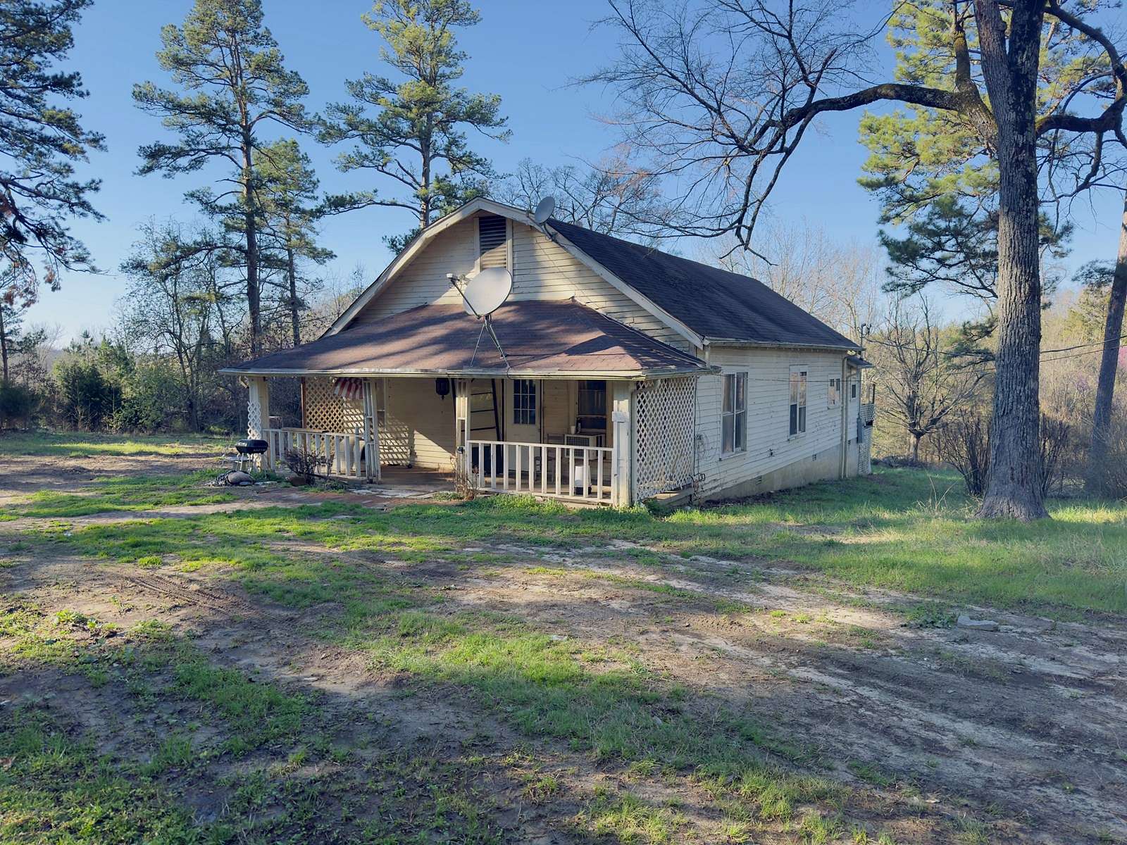 5.5 Acres of Land with Home for Sale in Melbourne, Arkansas