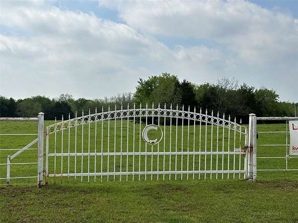 39 Acres of Land for Sale in Seagoville, Texas