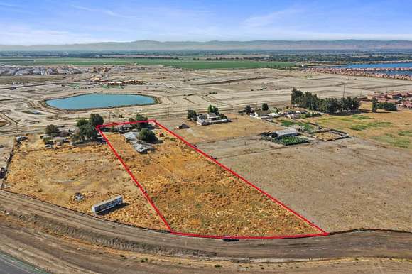 5 Acres of Improved Mixed-Use Land for Sale in Manteca, California