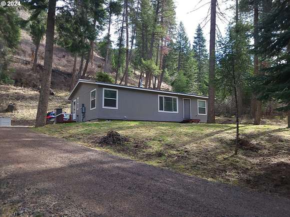 4.4 Acres of Residential Land with Home for Sale in Imnaha, Oregon
