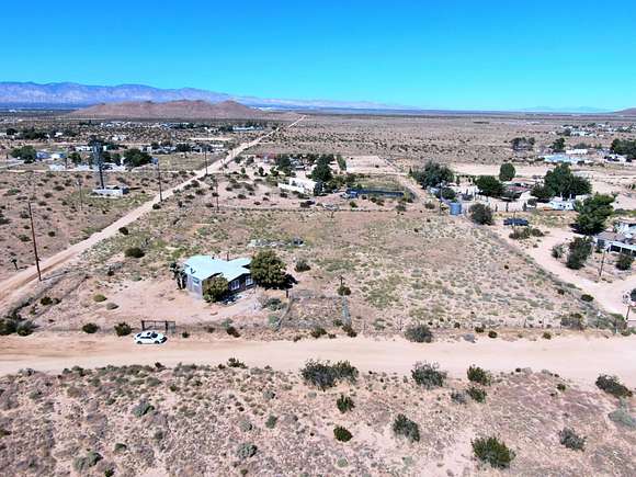 2.6 Acres of Residential Land with Home for Sale in Mojave, California