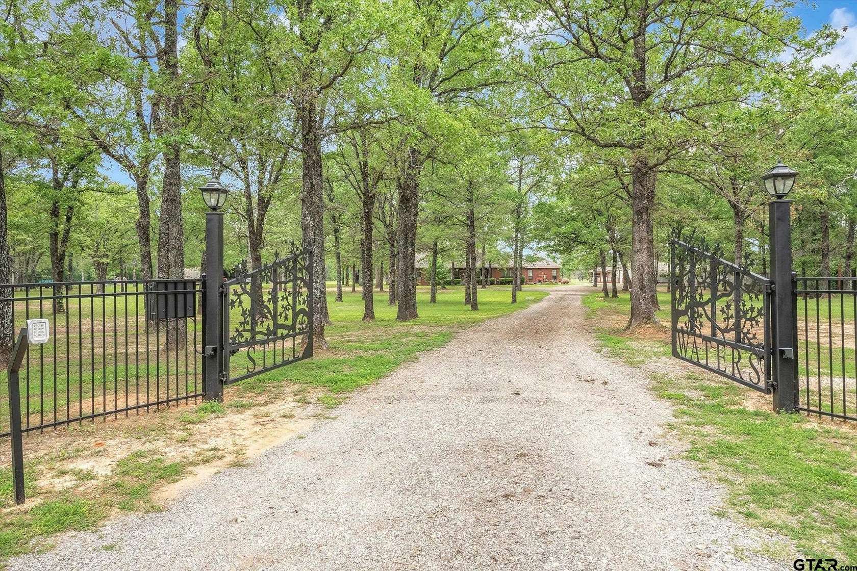 8 Acres of Residential Land with Home for Sale in Wills Point, Texas
