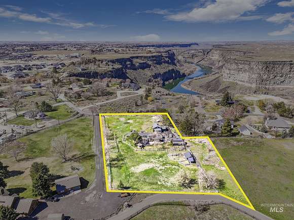 2.6 Acres of Residential Land with Home for Sale in Twin Falls, Idaho