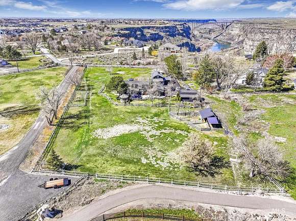 2.6 Acres of Residential Land with Home for Sale in Twin Falls, Idaho