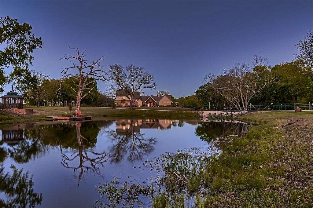34.912 Acres of Land with Home for Sale in Whitesboro, Texas