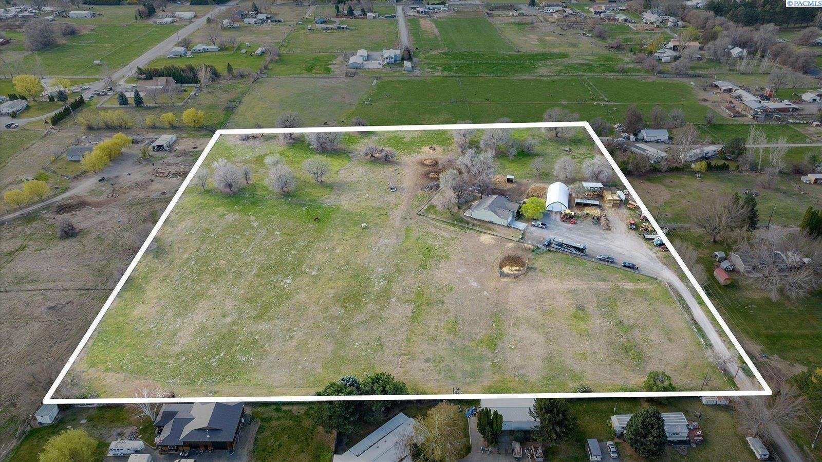 9.9 Acres of Land with Home for Sale in Kennewick, Washington