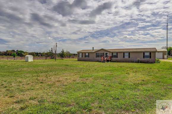 4.2 Acres of Residential Land with Home for Sale in Maud, Texas