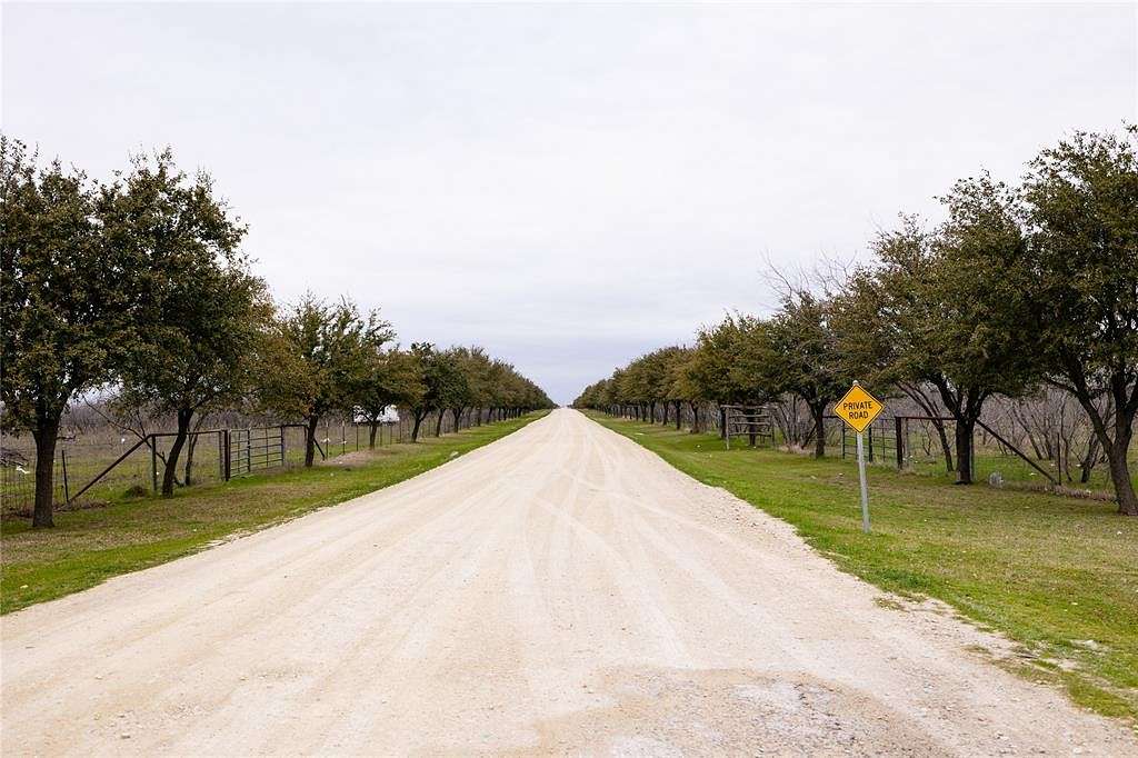 5 Acres of Residential Land for Sale in Corsicana, Texas