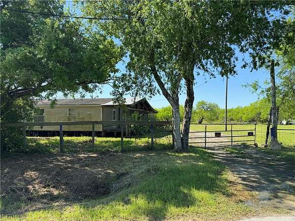 7.5 Acres of Residential Land with Home for Sale in Sinton, Texas