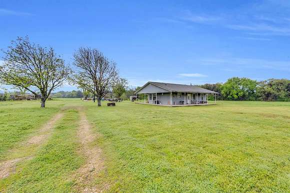13.3 Acres of Land with Home for Sale in Dawson, Texas