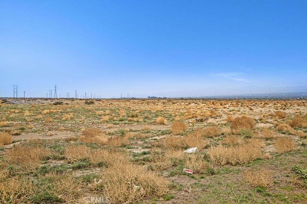 6.3 Acres of Mixed-Use Land for Sale in Daggett, California