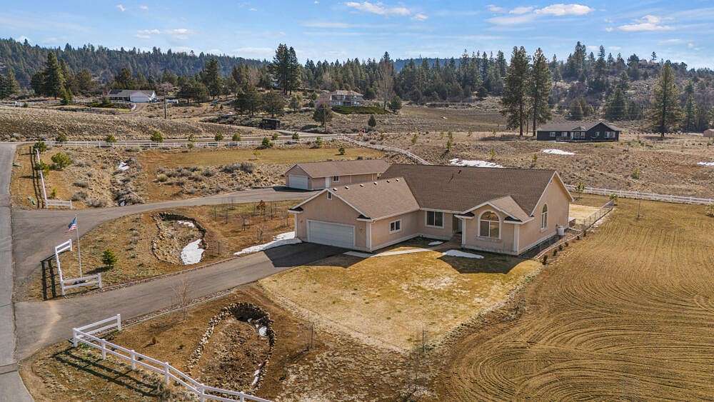 2.4 Acres of Residential Land with Home for Sale in Klamath Falls, Oregon