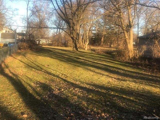 0.35 Acres of Residential Land for Sale in Waterford, Michigan