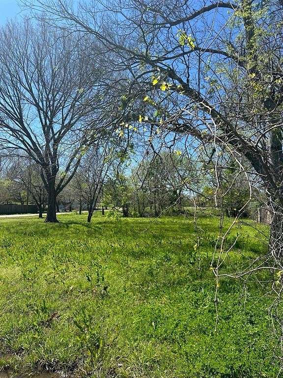 0.9 Acres of Mixed-Use Land for Sale in Greenville, Texas
