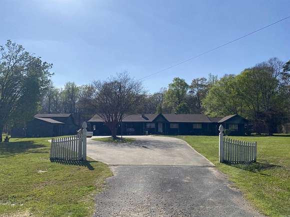 6 Acres of Residential Land with Home for Sale in Crossett, Arkansas