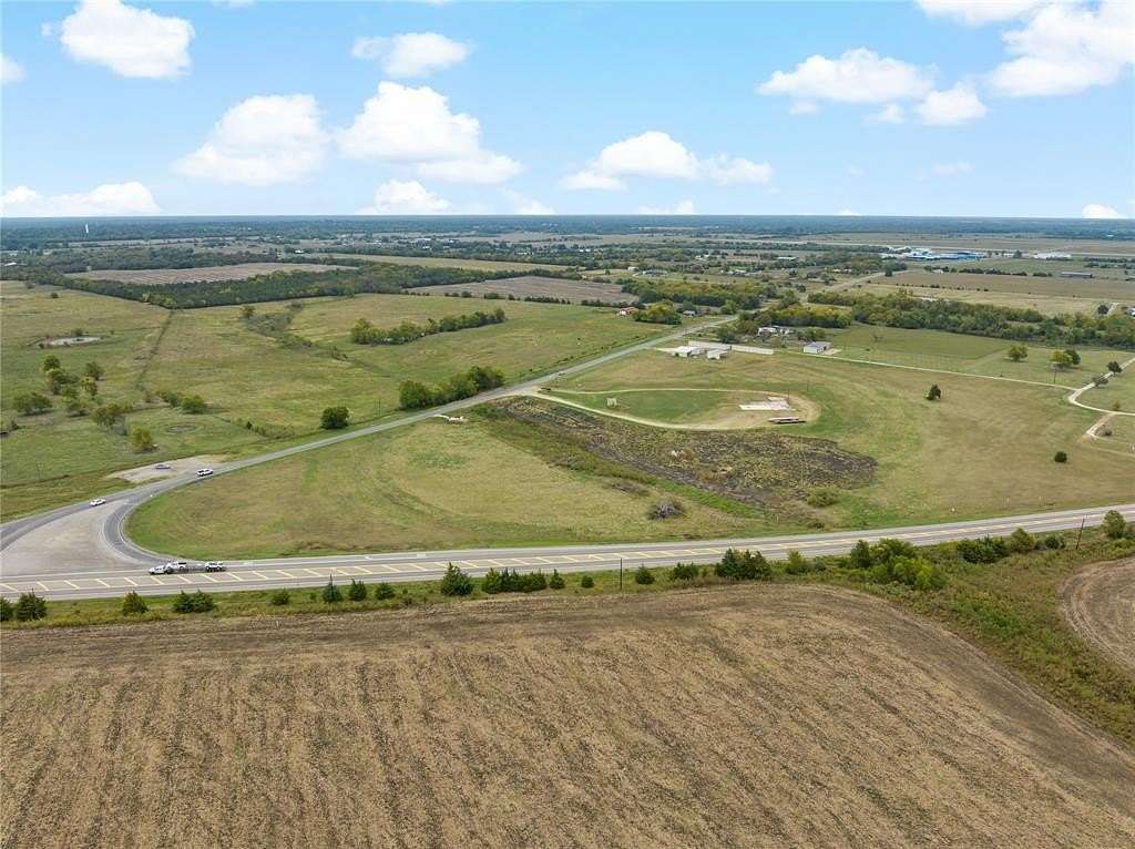 14.35 Acres of Commercial Land for Sale in Paris, Texas