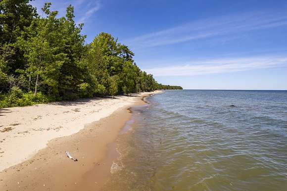 1.2 Acres of Residential Land for Sale in Menominee, Michigan