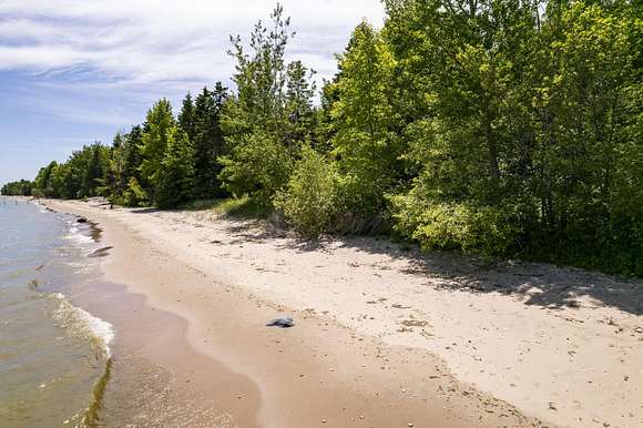 1.2 Acres of Residential Land for Sale in Menominee, Michigan