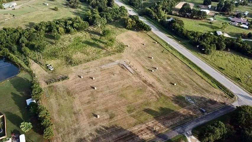 9.6 Acres of Land for Sale in Paris, Texas