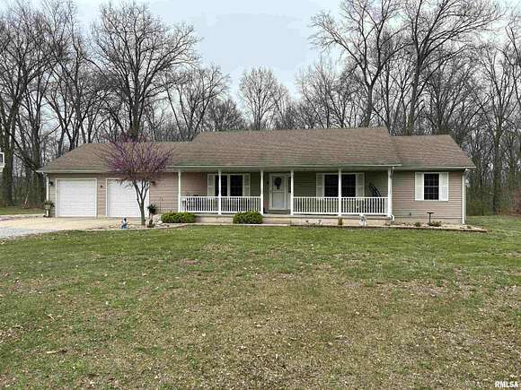 2.8 Acres of Residential Land with Home for Sale in Salem, Illinois