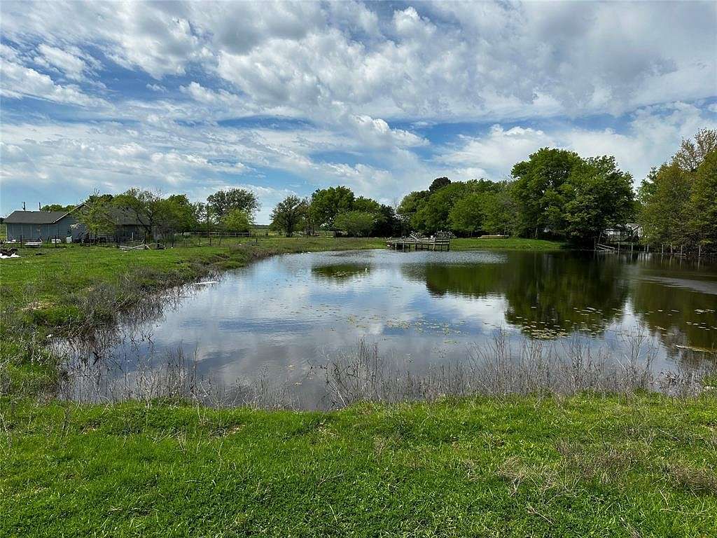 7.5 Acres of Residential Land with Home for Sale in Kemp, Texas