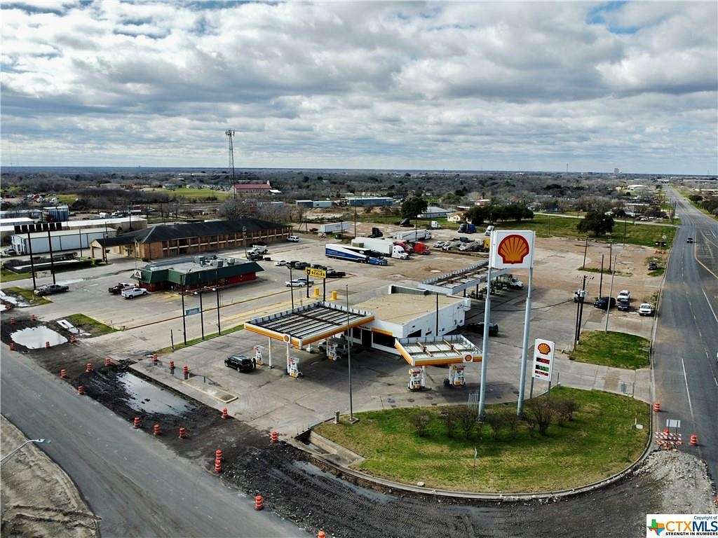8.8 Acres of Improved Commercial Land for Sale in Victoria, Texas