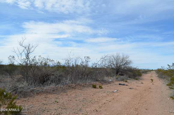 6 Acres of Land for Sale in Sierra Vista, Arizona