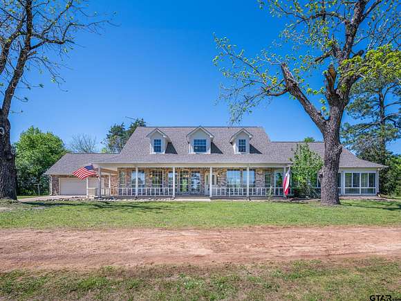 15.4 Acres of Land with Home for Sale in Chandler, Texas
