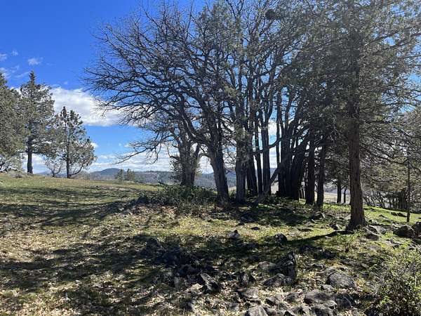 0.9 Acres of Land for Sale in Klamath Falls, Oregon