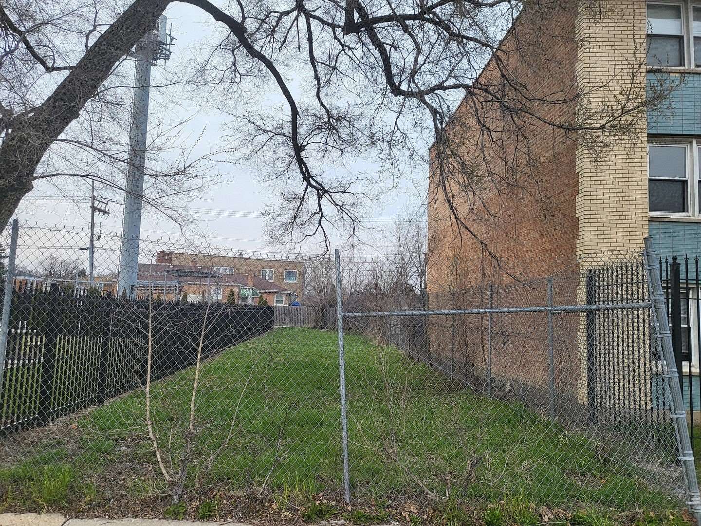 0.07 Acres of Mixed-Use Land for Sale in Chicago, Illinois