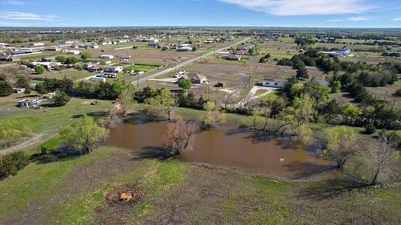 5.1 Acres of Residential Land with Home for Sale in Farmersville, Texas