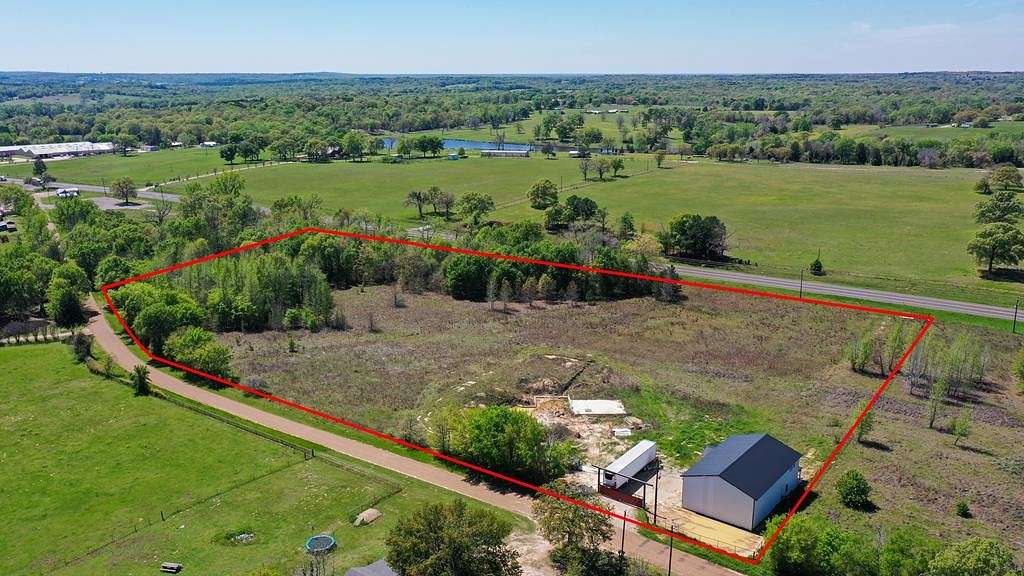 8 Acres of Residential Land with Home for Sale in Athens, Texas