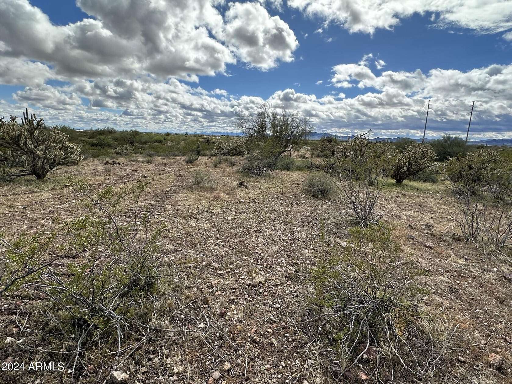 1 Acre of Residential Land for Sale in Morristown, Arizona