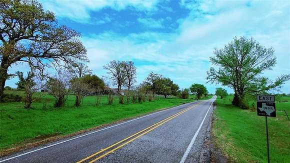 8 Acres of Land for Sale in Van, Texas