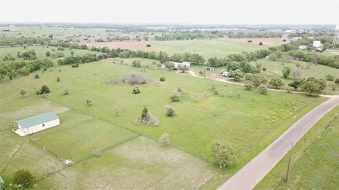 5 Acres of Land for Sale in Eddy, Texas