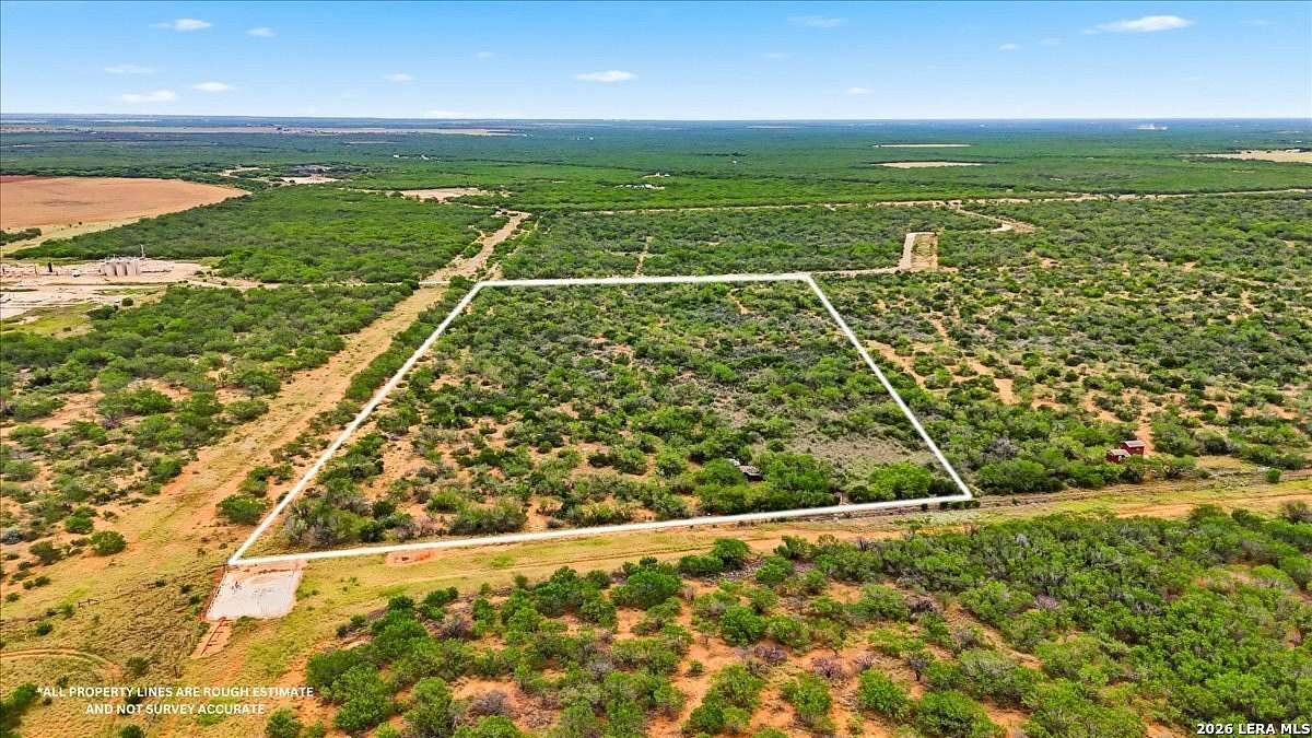 15 Acres of Recreational Land for Sale in Dilley, Texas