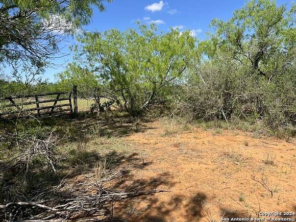 15 Acres of Land for Sale in Dilley, Texas