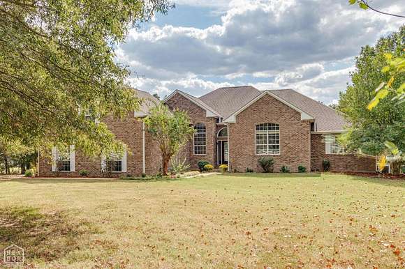 5.55 Acres of Residential Land with Home for Sale in Jonesboro, Arkansas